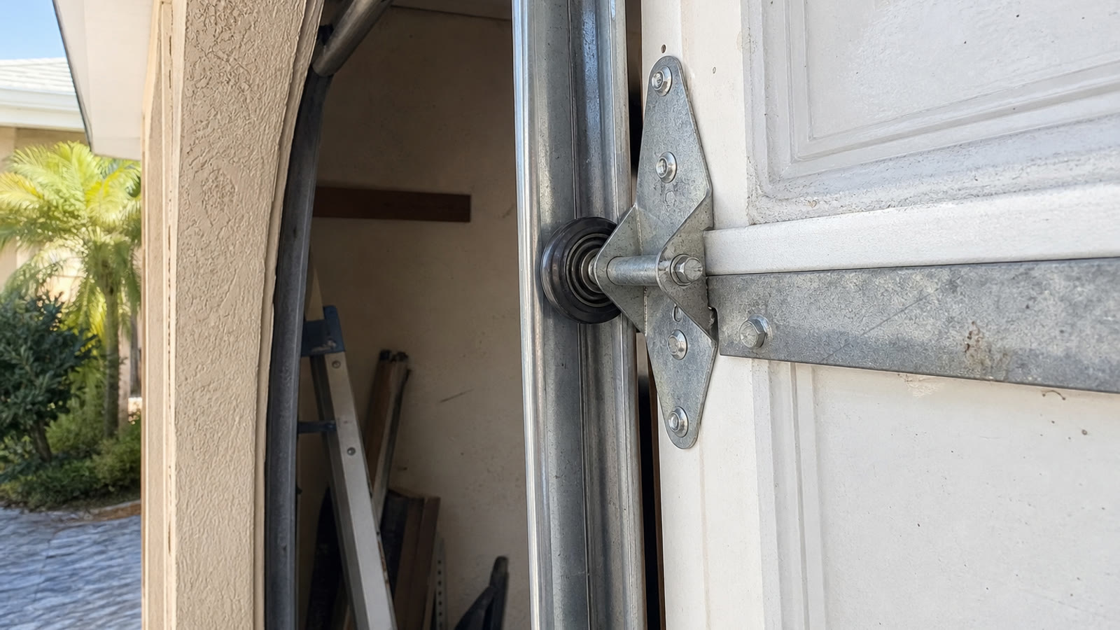 Orlando Garage Door Repair closeup around Orlando property